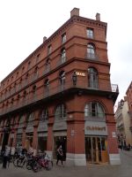 Grand Balcon mit Statue von Antoine de Saint-Exupéry, Toulouse, Frankreich &ndash; &copy; Saskia Pinnow (Eberhardt TRAVEL)