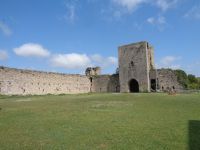 Eingangstor Burg Puivert, Frankreich &ndash; &copy; Saskia Pinnow (Eberhardt TRAVEL)