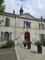 2026-05_Loire_Rad: St. Benoît - Rathaus &ndash; &copy; Dieter Braune (Eberhardt TRAVEL)