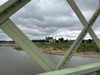 2026-05_Loire_Rad: Sully-sur-Loire - Radbrücke &ndash; &copy; Dieter Braune (Eberhardt TRAVEL)