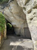 2026-05_Loire_Rad: Tuffsteinfelsen - Abbaugänge &ndash; &copy; Dieter Braune (Eberhardt TRAVEL)