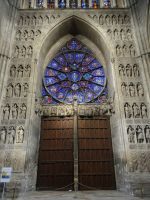 Reims, die Kathedrale Nôtre-Dame, Eingangsportal mit Fensterrose von innen &ndash; &copy; Vivian Kreft (Eberhardt TRAVEL)