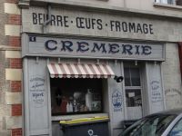 Caen, sieht echt aus, doch das Schaufenster ist gemalt. &ndash; &copy; Vivian Kreft (Eberhardt TRAVEL)