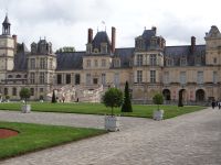 Fontainebleau, die berühmte Treppe in Lyraform führt zum Schloss. &ndash; &copy; Vivian Kreft (Eberhardt TRAVEL)