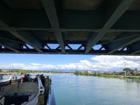 Durchfahrt durch die Fußgängerbrücke &ndash; &copy; Ute Solf (Eberhardt TRAVEL)