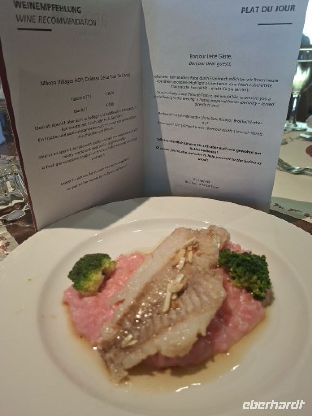 das Tagesgericht am Platz serviert: Fisch an Rote-Beete-Risotto &ndash; &copy;  (Eberhardt TRAVEL)