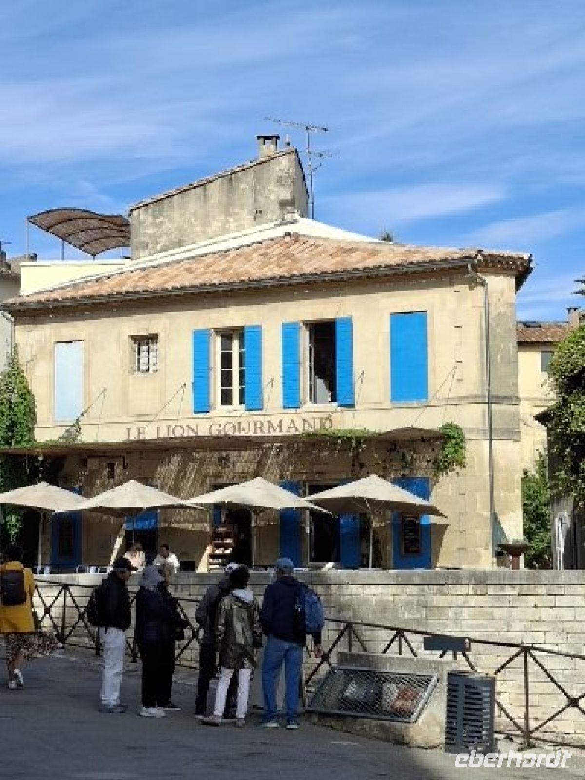 im Farbenspiel der Häuser von Arles &ndash; &copy;  (Eberhardt TRAVEL)