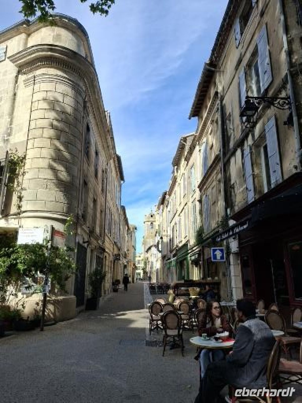 Arles: die Straßenzüge leiten zum Rathausplatz &ndash; &copy;  (Eberhardt TRAVEL)