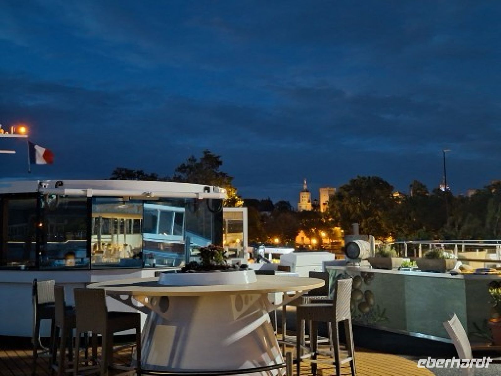 ein abendlicher Blick auf Avignon &ndash; &copy;  (Eberhardt TRAVEL)