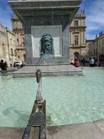 Arles- Springbrunnen vor dem Rathaus &ndash; &copy; Ute Solf (Eberhardt TRAVEL)