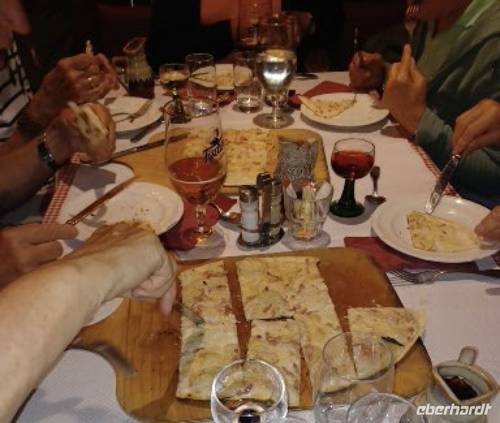 ein Abendessen im Elsass - wir teilen viele Flammkuchen  &ndash; &copy;  (Eberhardt TRAVEL)