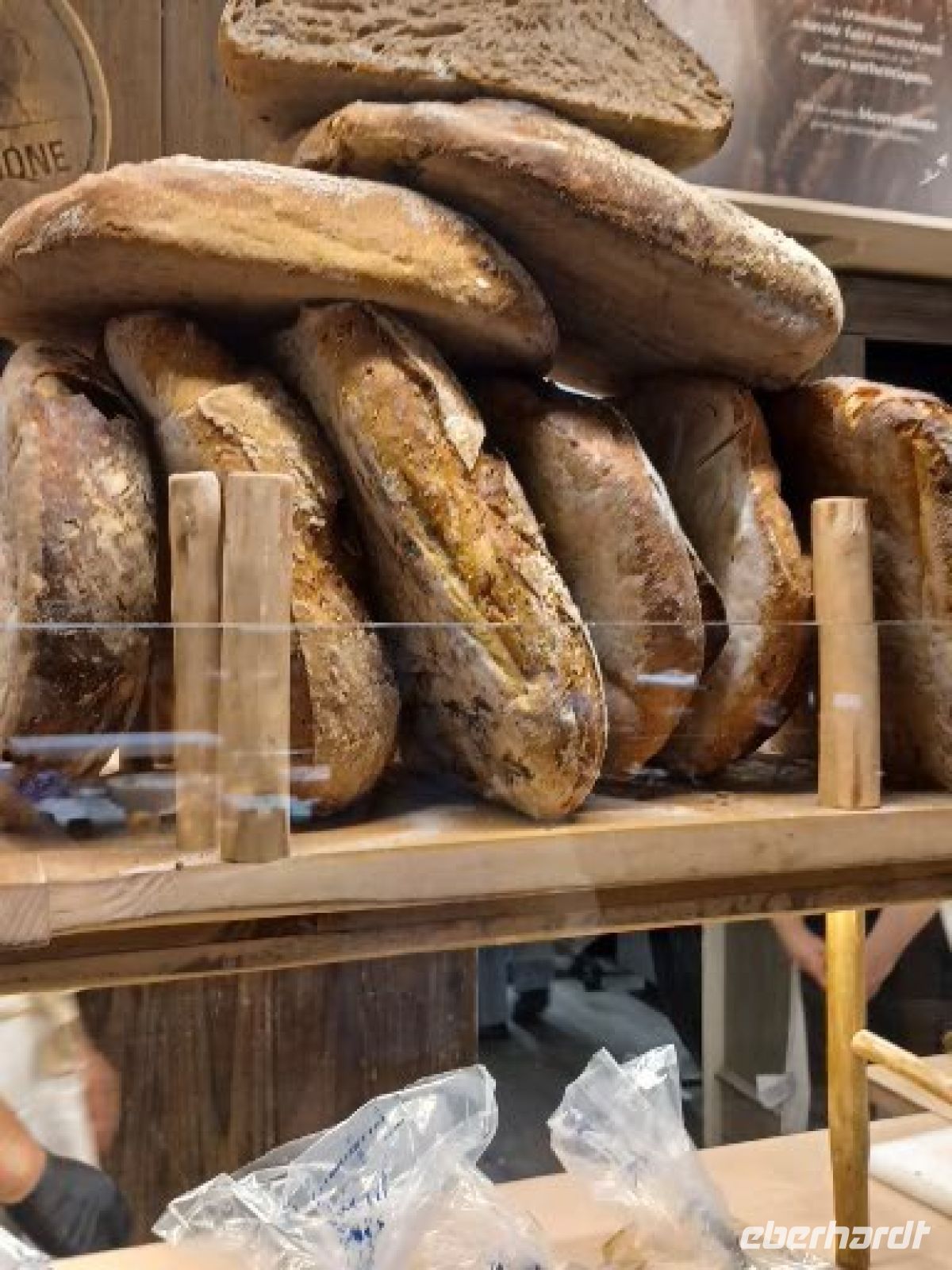Markthalle von Lyon -Brot gehört neben Wein zur  Grundnahrung der Franzosen &ndash; &copy;  (Eberhardt TRAVEL)