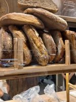 Markthalle von Lyon -Brot gehört neben Wein zur  Grundnahrung der Franzosen &ndash; &copy; Ute Solf (Eberhardt TRAVEL)
