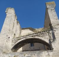 im Hof des Papstpalastes &ndash; &copy; Ute Solf (Eberhardt TRAVEL)