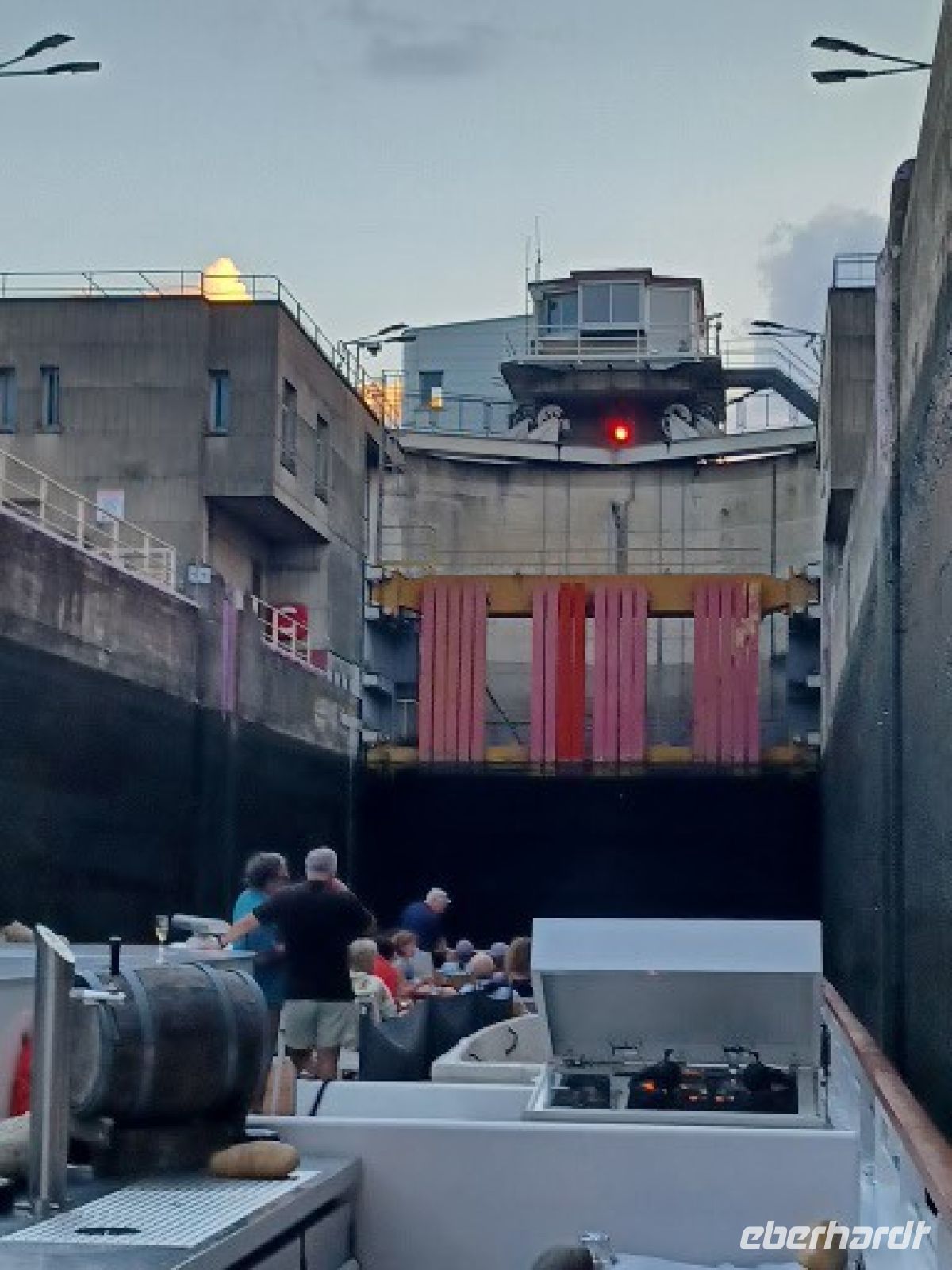Schleusung auf 12 m tief &ndash; &copy;  (Eberhardt TRAVEL)