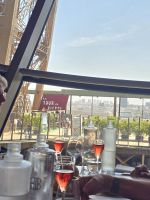 2026_05-PARIS: Eiffelturm - Madame Brasserie &ndash; &copy; Dieter Braune (Eberhardt TRAVEL)