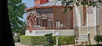Veranda des Familienhauses von Christian Dior &ndash; &copy; Gina Egenolf (Eberhardt TRAVEL)