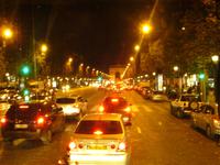 Nachtfahrt auf der Champs Elysees