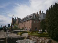 Kloster mit Kapelle und Kirche