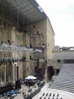 Tag Orange Orchesterwand im  Theater