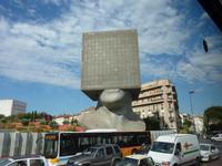 ein futuristisches Bürogebäude in Nizza