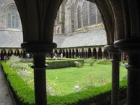 im Kreuzgang von St. Michel