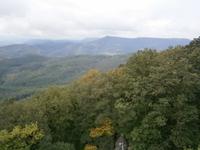 Blick von der höchsten Stelle der Hochkönigsburg auf die Vogesen