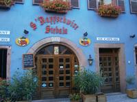 Überall gemütliche Weinstuben, die zur Einkehr einladen