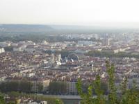 Rathaus und Oper im Zentrum