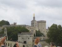 Brücke, Kathedrale und Turm des Papstpalastes