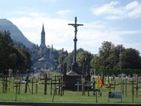 Lourdes Kreuz der Nationen