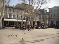 mitten in Avignon am Place Pie 