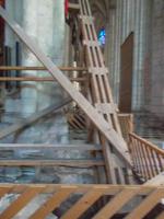 Das Kirchengewölbe übt gewaltigen Druck aus!