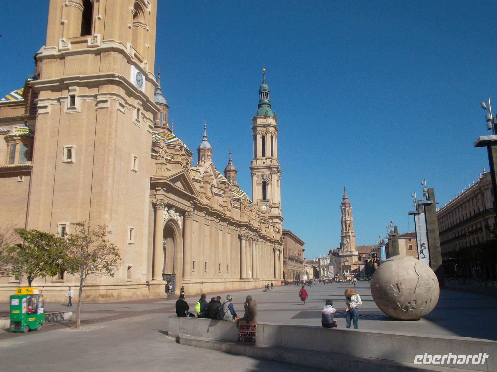 Hauptplatz in Zaragoza mit Kathedrale Nuestra Senora del Pilar