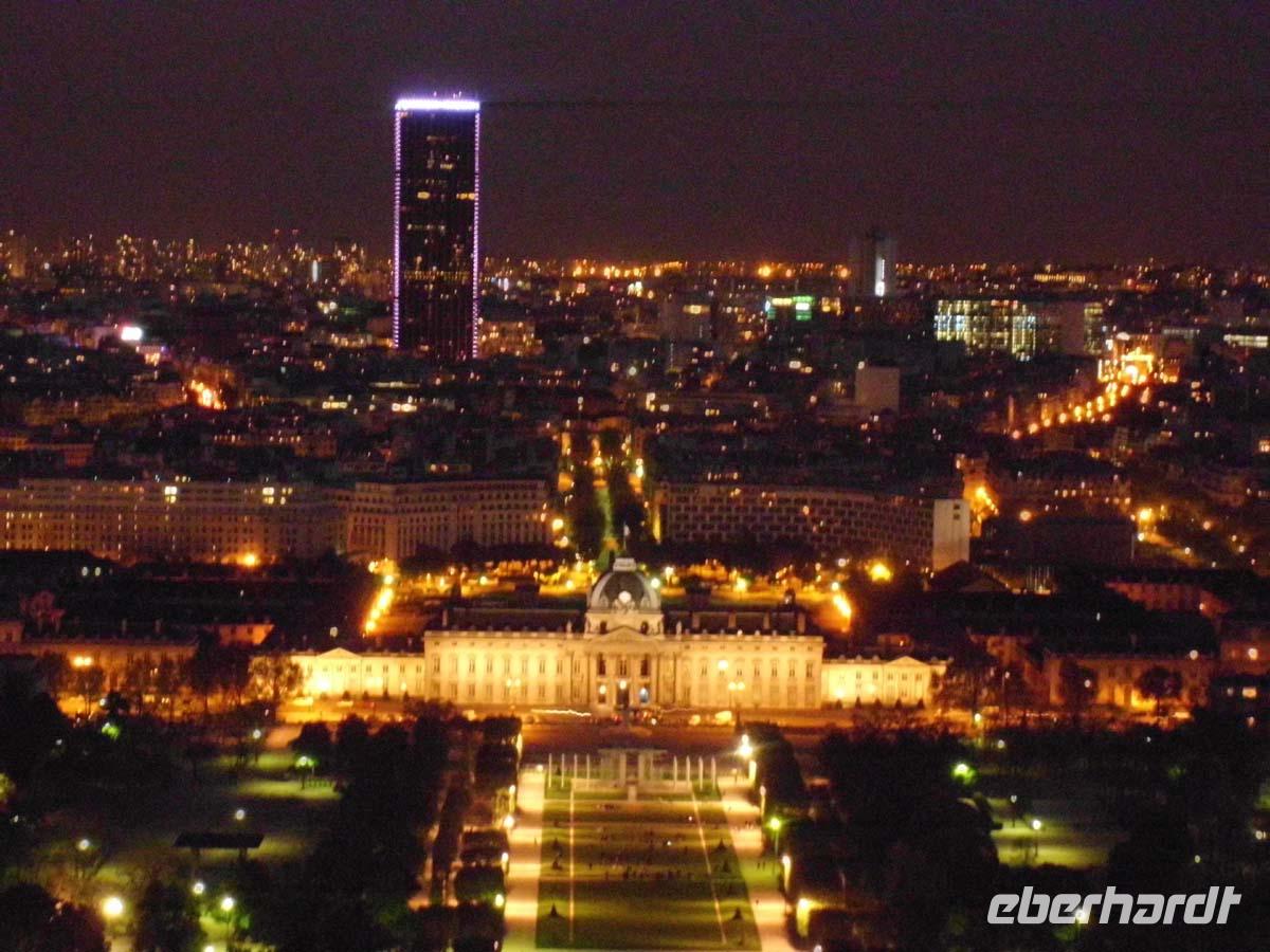 Blick vom Eiffelturm zum Tour Montparnasse