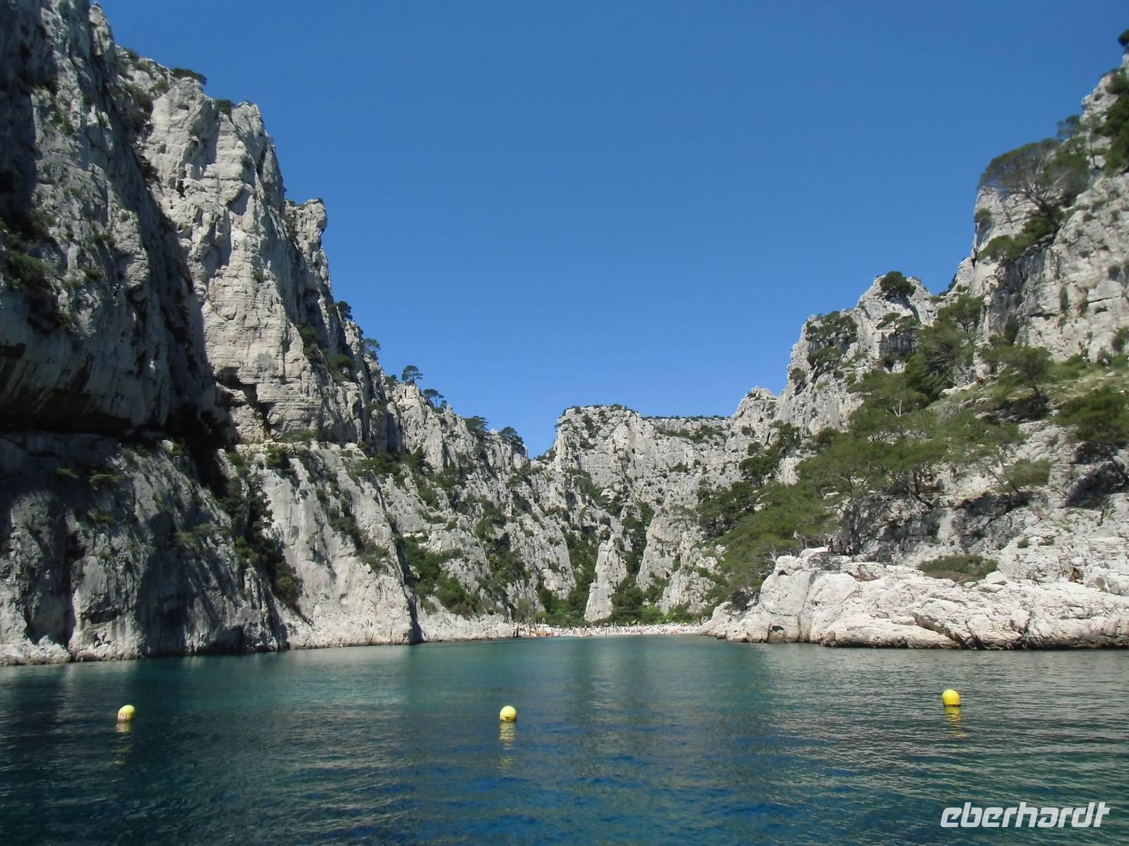 hinein in die malerischen Buchten der Calanques