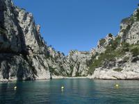 hinein in die malerischen Buchten der Calanques