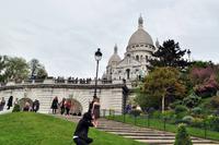 Profi-Fotograf bei der Arbeit mit Model