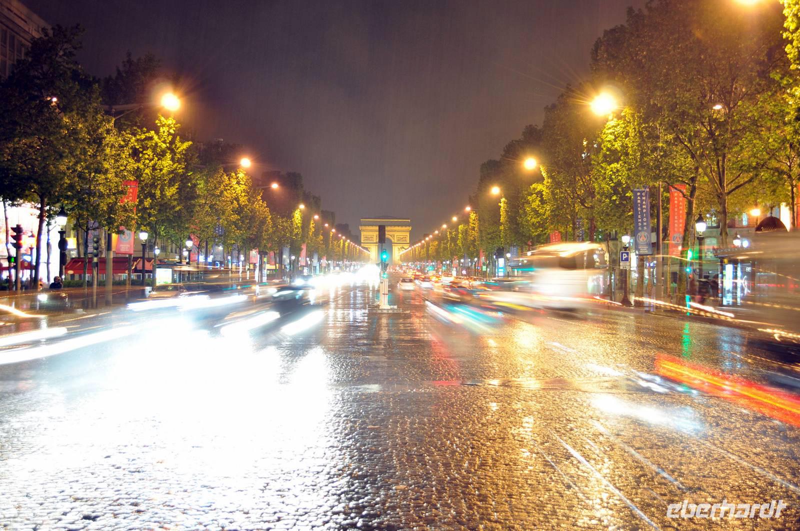 Champs-Elyseés mit Arc de Triomphe