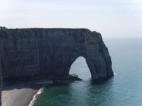 Das größte der drei Felsentore in Etretat