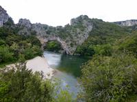 Der 32 Meter hohe natürliche Brückenbogen 