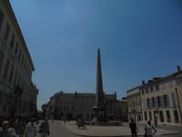 Place de la Republique in Arles mit Obelisk 