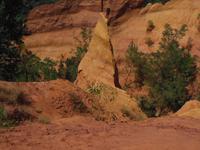 Pyramide in den Ockerbrüchen von Roussillon