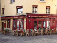 Straßencafe` am Markt von Versailles