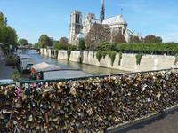 Notre Dame in Paris von der Schlösserbrücke