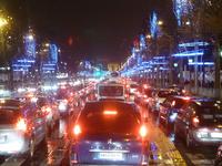 Lichterfahrt über die Champs-Élysées zum Jahresausklang 2013