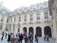 Im Palais de Sully