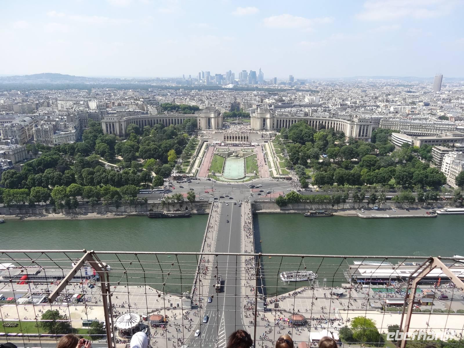Blick vom Eiffelturm auf den Trocadero