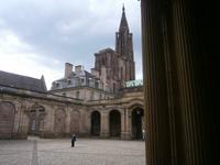 Der gleiche Innenhof mit Blick auf das Münster