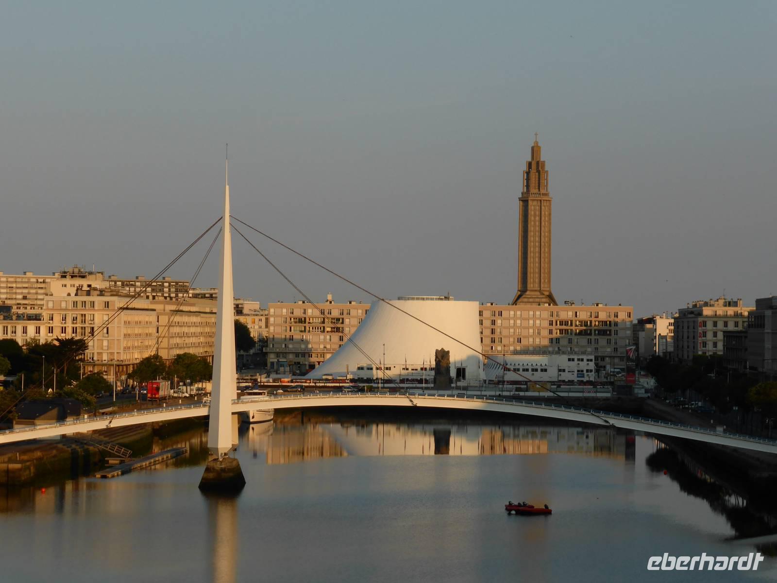 Le Havre - Blick zu Le Volcan und Josephskirche